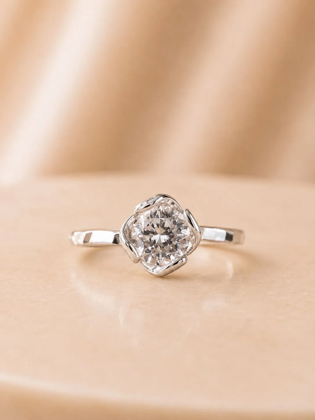 Anillo solitario Flor