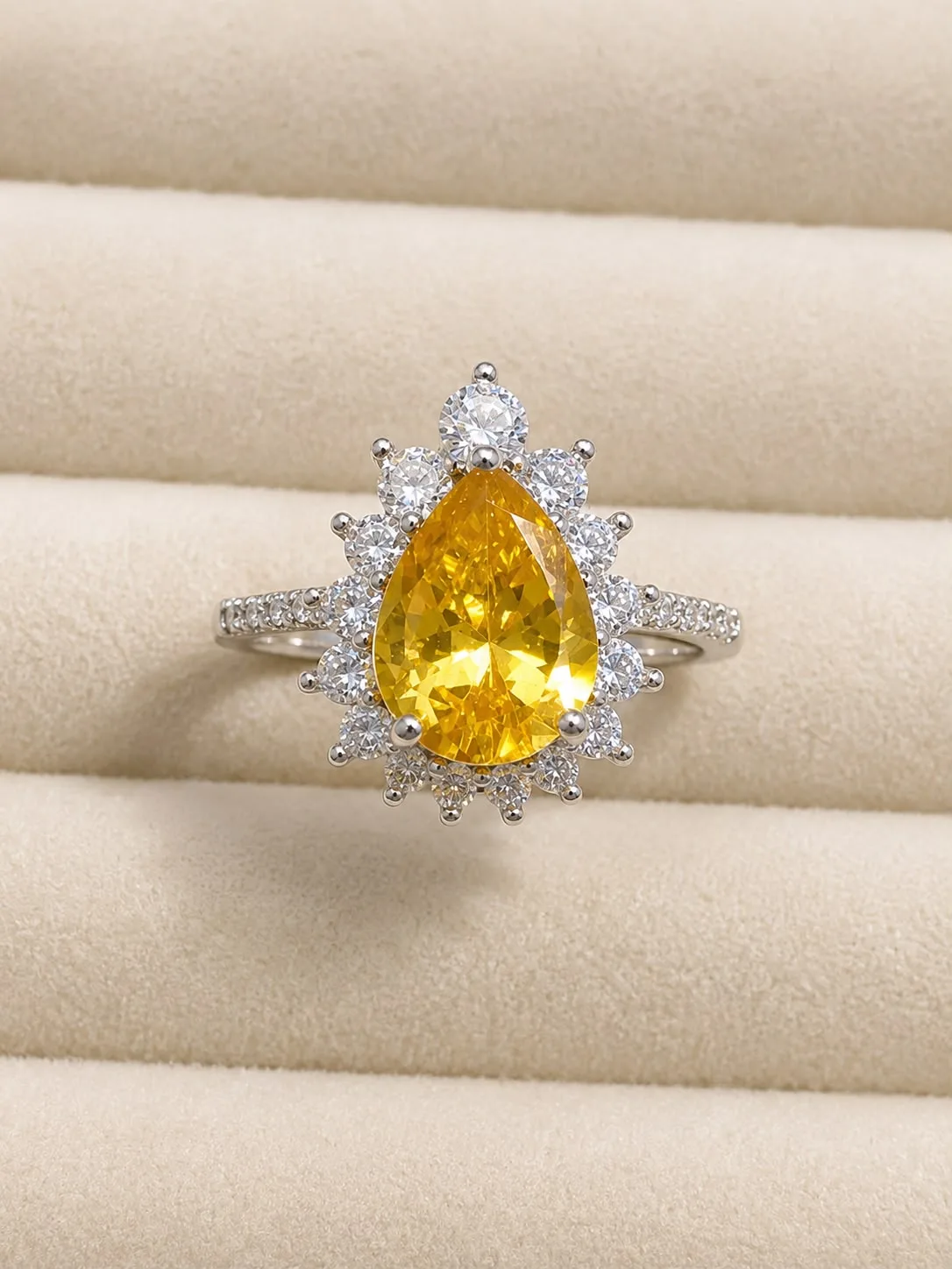 Anillo Noemi