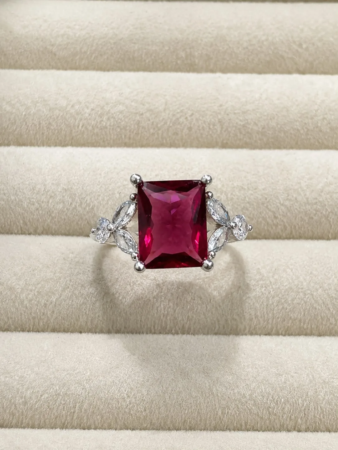 Anillo Scarlett