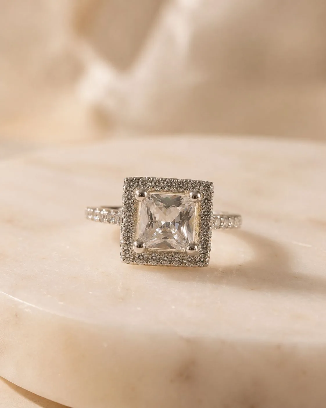 Anillo solitario Reina