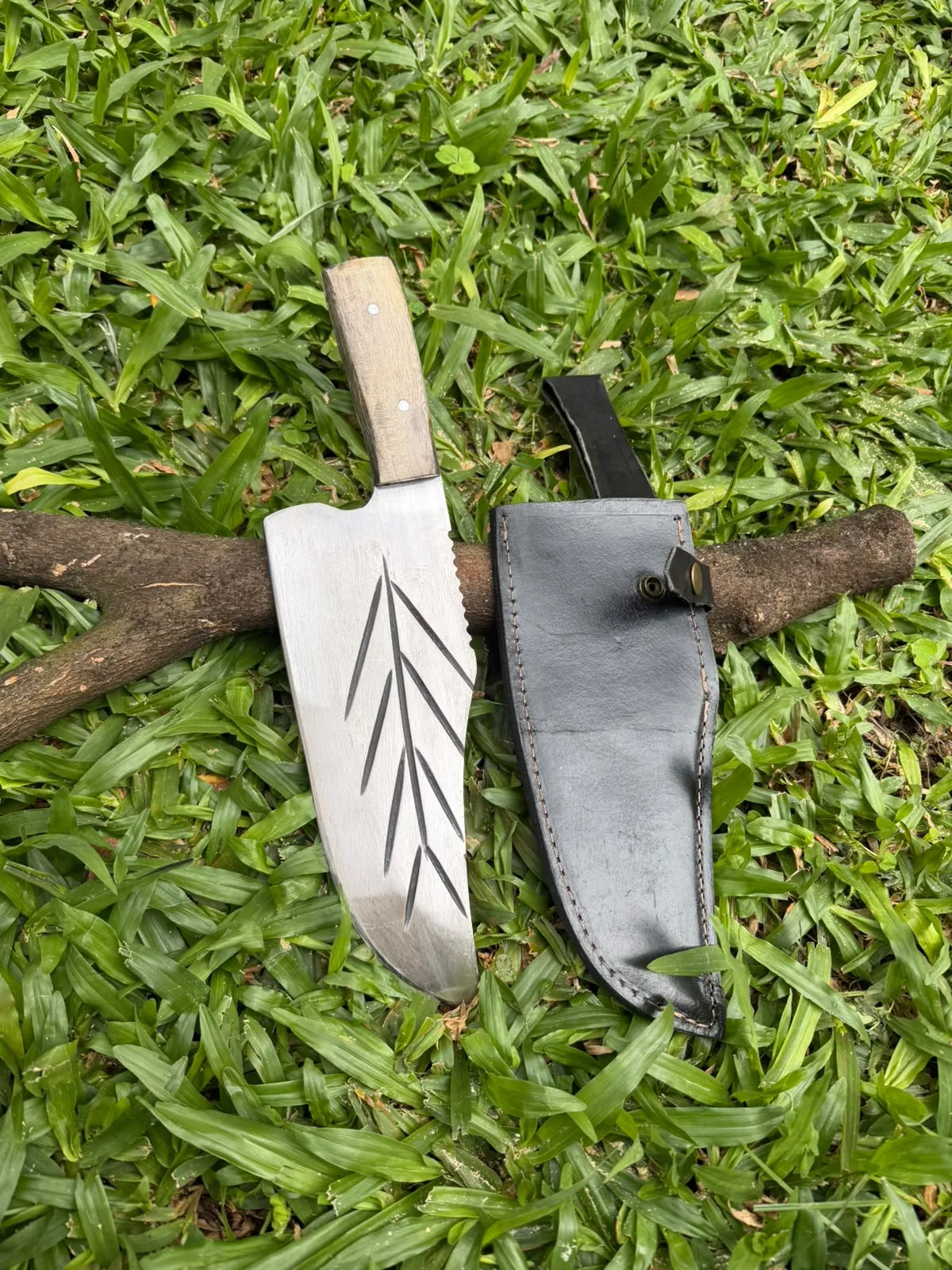 Cuchillo Bowin dibujado