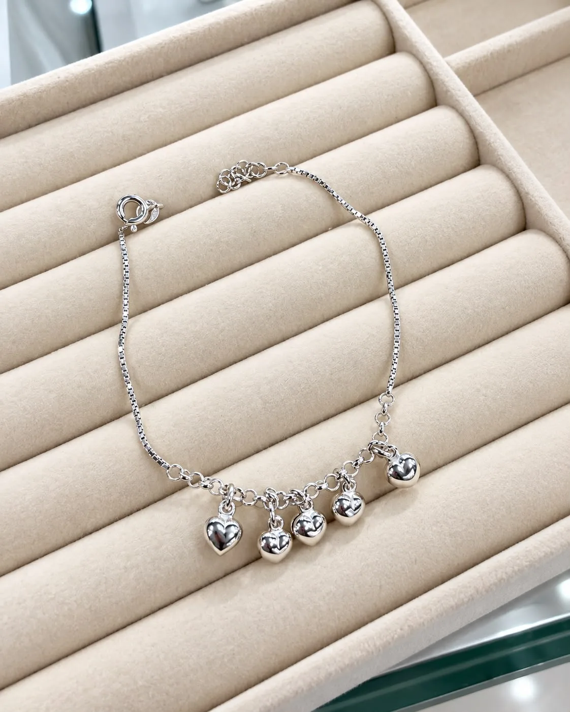 Pulsera Corazones llamador