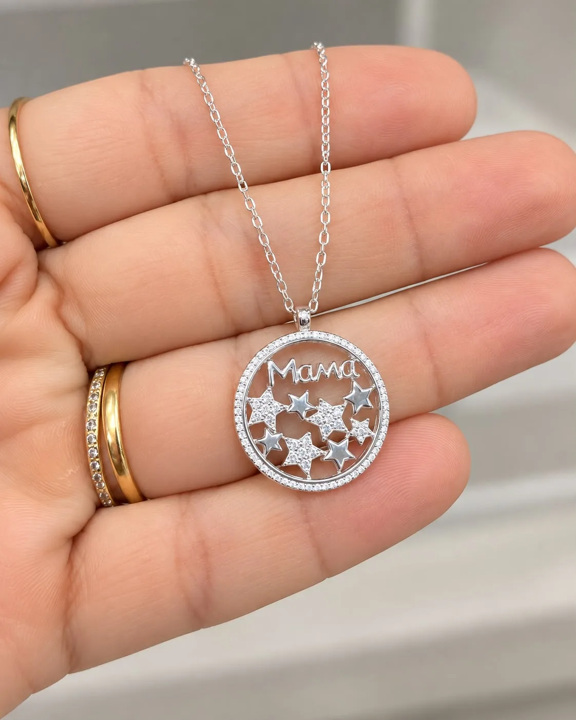 Cadena "Mamá" estrella